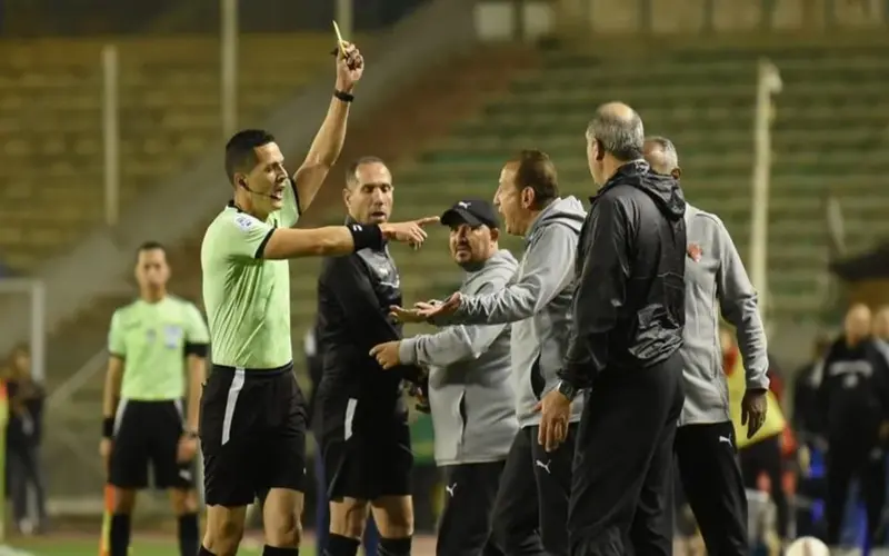 حكم مصري لإدارة مباراة الأهلي وسموحة بعد أزمة «وفا».. وغياب بادجي